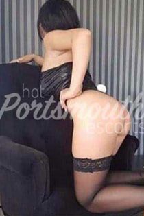 Larissa escort - 30B bust, brunette hair, brown eyes