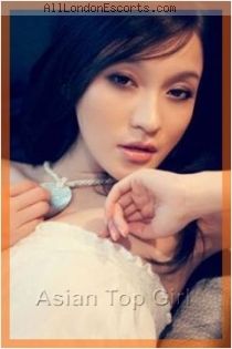 Vivian escort - 34C bust, Brunette hair, Brown eyes