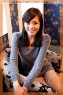 Sammi escort - 34C bust, Brunette hair, Brown eyes