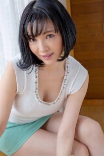 Bong cha escort - 36D bust, black hair, brown eyes