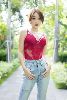 Compare to Lynn escort