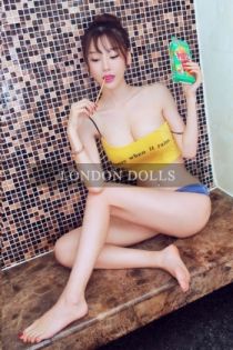 Chinese escort Maki