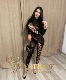 busty escort Yssa