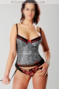 brunette escort Veronica