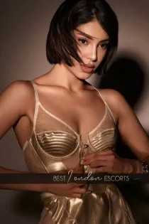 Compare to Alessia escort