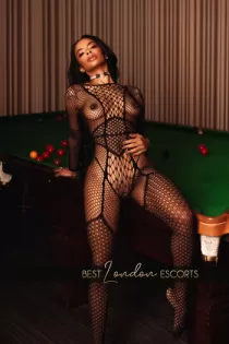 Annie escort - 32C bust, Brunette hair, Hazel / Brown eyes