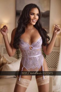 Tango escort - 32C bust, Brunette hair, Hazel / Brown eyes