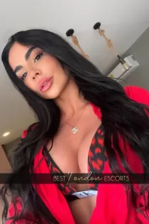 Kensington escort Aleja