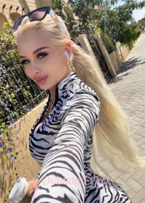 Elina escort - 34D bust, blonde hair, green eyes