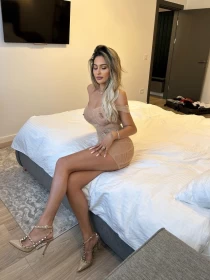 busty escort Valeria