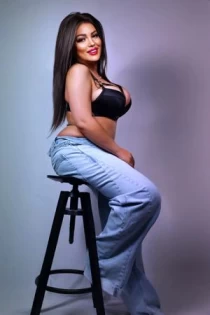 striptease escort Lara Escortss