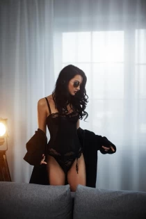 caucasian escort Private Kelly