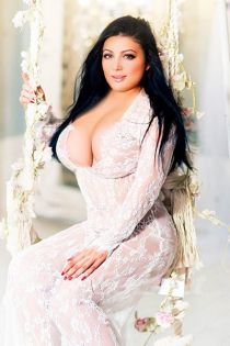 brunette escort Fabiana
