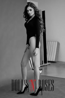 blonde escort Paulina