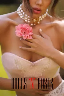 brunette escort Reneira