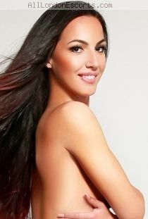 Giovanna escort - 34B bust, brunette hair, brown eyes