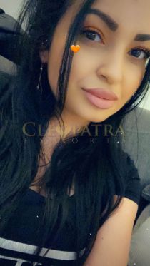 Davina escort - C bust, Black hair, Brown eyes