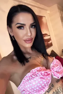 Compare to Lara escort