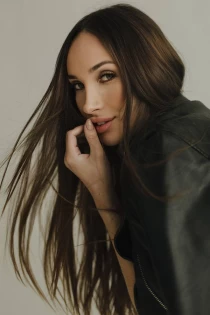 brunette escort Dublie