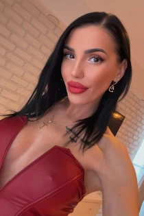 Lara 30 years old girl