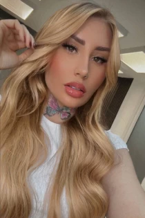 blonde escort Dantalia