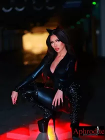 english escort Axelle