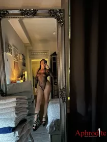 brunette escort Mistress Candie